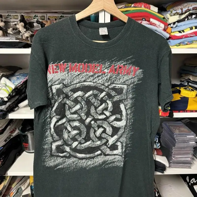 再版ニューモデルアーミー90Sヴィンテージフェードロックバン - Band Tee Faded 90S のレビューと価格