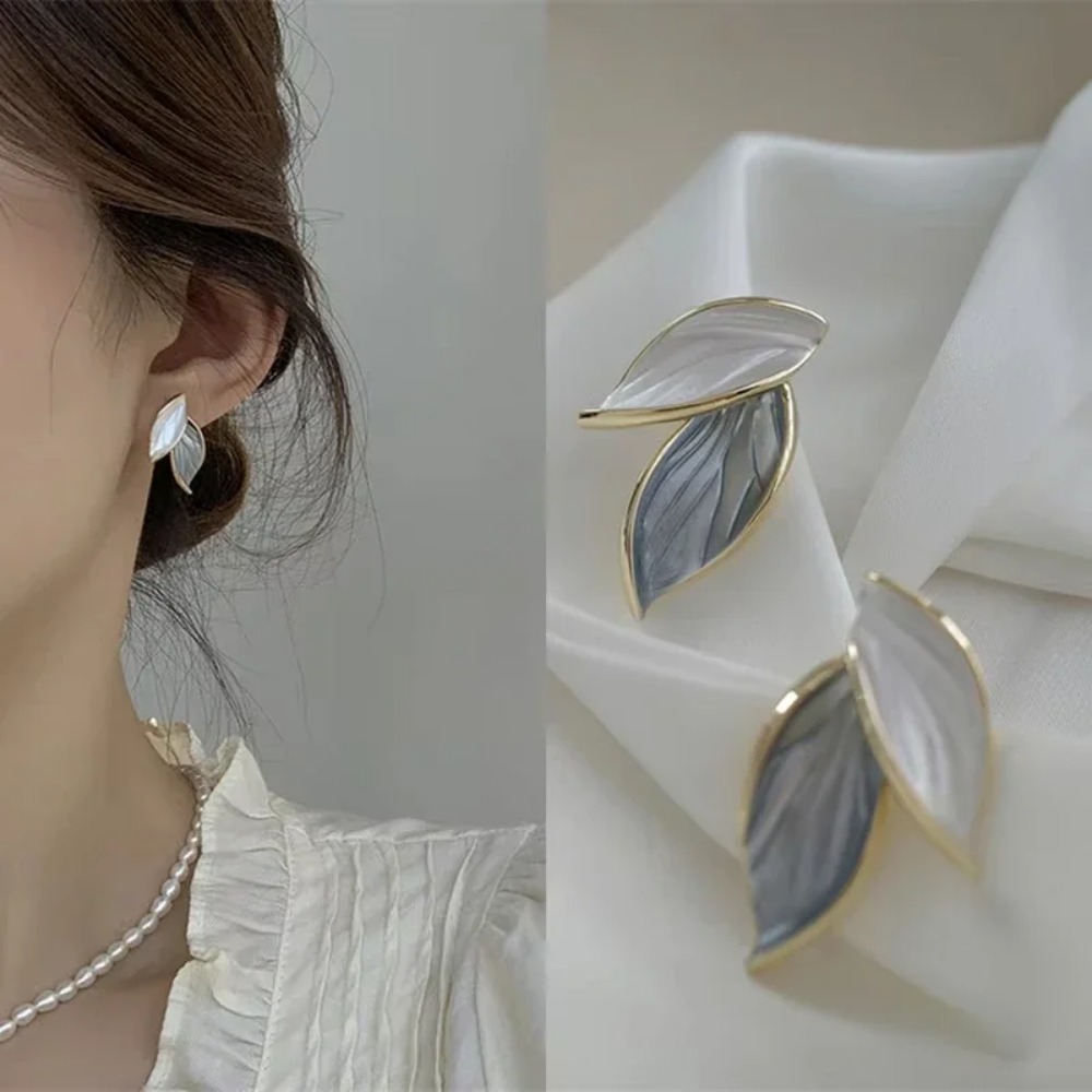 韓国のスイートでエレガントなグレーのヴィンテージメタルリーフ - Vintage Fashion Earrings のレビューと価格